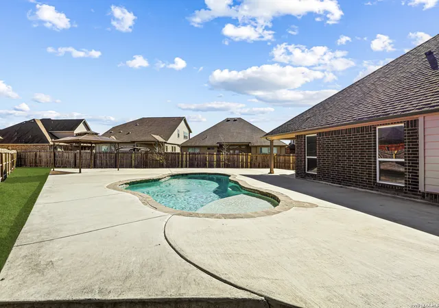 Photo 2 of Single family home for sale at 420 Bee Caves Cv, Cibolo, TX 78108 | MLS# 1930760 | Listing updated on 2026-02-13