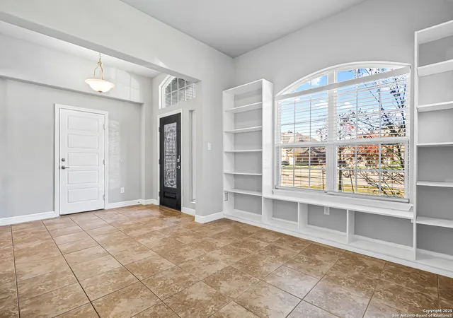 Photo 4 of Single family home for sale at 420 Bee Caves Cv, Cibolo, TX 78108 | MLS# 1930760 | Listing updated on 2026-02-13