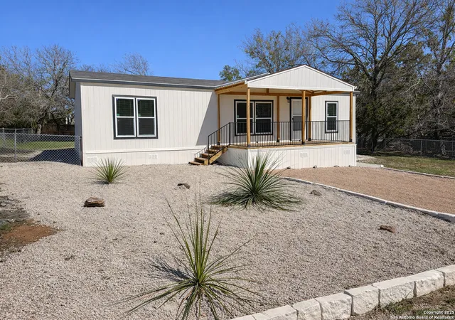 2nd image of 563 Oak Trail, Canyon Lake, TX 78133 | MLS# 1930797