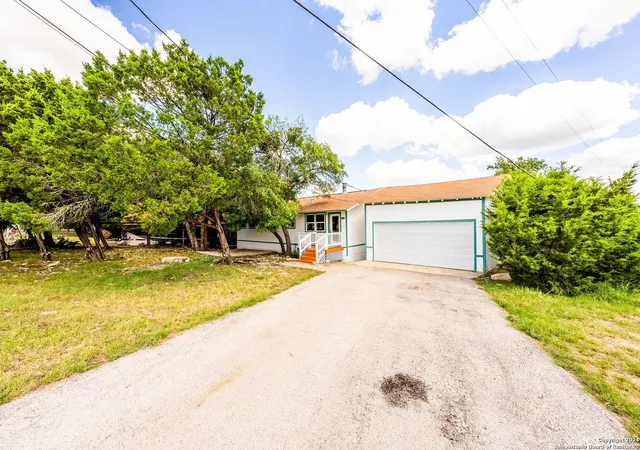 2nd image of 2792 Woodcrest, Canyon Lake, TX 78133 | MLS# 1930821