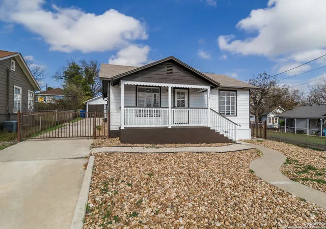 Homes for sale in San Antonio, TX | 2323 E Crockett, San Antonio, TX 78202 | MLS# 1930824