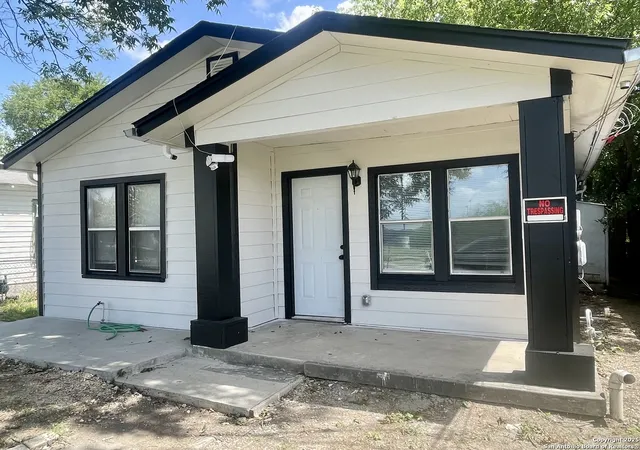 Photo 3 of Sale Pending at 3022 El Paso, San Antonio, TX 78207 | MLS# 1930831 | Listing updated on 2026-04-27