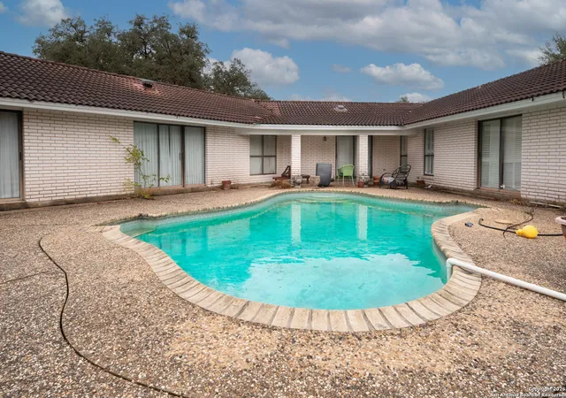 Photo 4 of Sale Pending at 609 Rudeloff, Seguin, TX 78155 | MLS# 1930916 | Listing updated on 2026-02-11