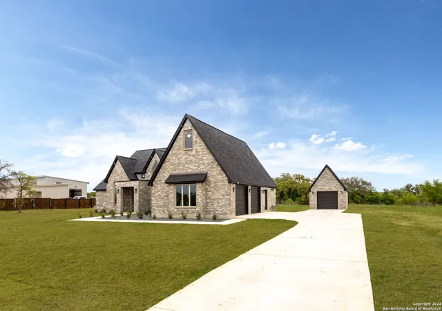 Photo 3 of Sale Pending at 187 Stone Loop, Castroville, TX 78009 | MLS# 1930918 | Listing updated on 2026-03-27