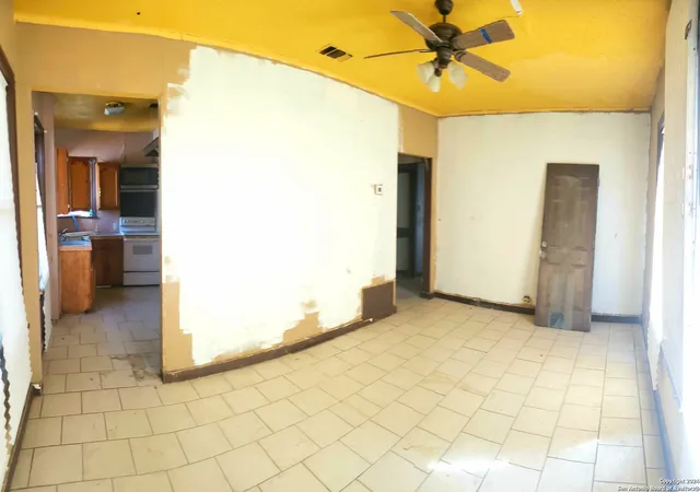 4th image of 416 Peacock Ave, San Antonio, TX 78201 | MLS# 1930969