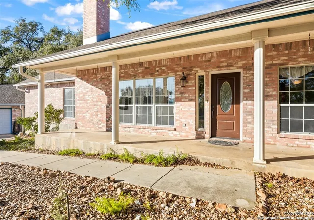 Photo 2 of Sale Pending at 164 Paloma Dr, Canyon Lake, TX 78133 | MLS# 1931035 | Listing updated on 2026-02-17