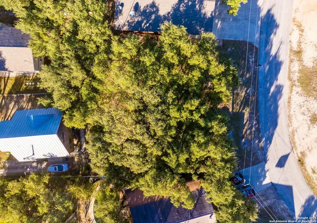 Photo 3 of Sale Pending at 411 Carpenter Dr, Canyon Lake, TX 78133 | MLS# 1931056 | Listing updated on 2026-01-23