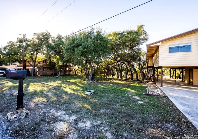 Photo 4 of Sale Pending at 411 Carpenter Dr, Canyon Lake, TX 78133 | MLS# 1931056 | Listing updated on 2026-01-23
