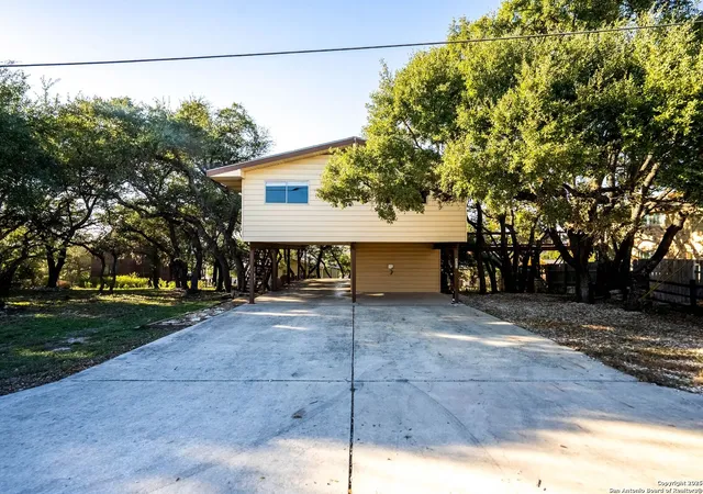 Photo 3 of Sale Pending at 423 Carpenter Dr, Canyon Lake, TX 78133 | MLS# 1931058 | Listing updated on 2026-01-23