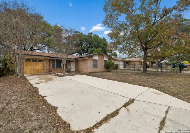 Photo 4 of Sale Pending at 4627 Allegheny Dr, San Antonio, TX 78229 | MLS# 1931090 | Listing updated on 2026-05-13