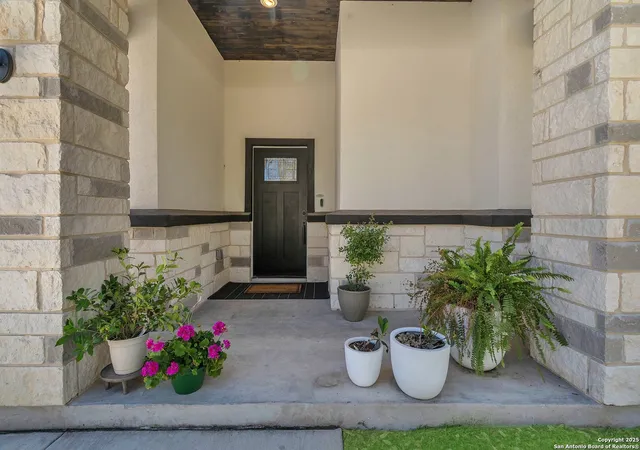 Photo 2 of Single family home for sale at 348 Fawn, Spring Branch, TX 78070 | MLS# 1931091 | Listing updated on 2026-05-18