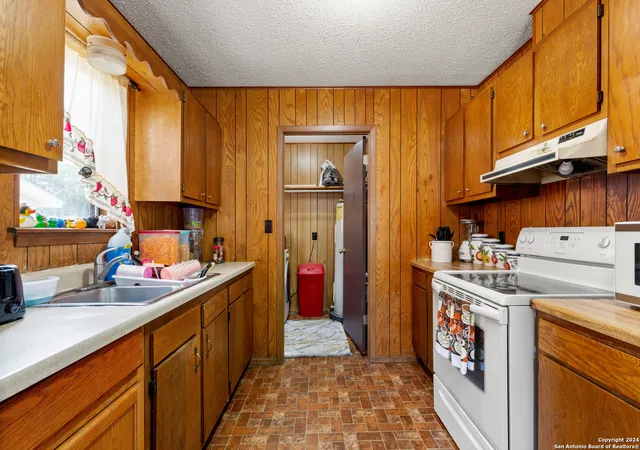 Photo 3 of Multi family home for sale at 215 Redbud Ln, New Braunfels, TX 78130 | MLS# 1931145 | Listing updated on 2026-06-13