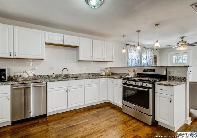 Photo 3 of Sale Pending at 660 S Guenther Ave, New Braunfels, TX 78130 | MLS# 1931244 | Listing updated on 2026-09-24
