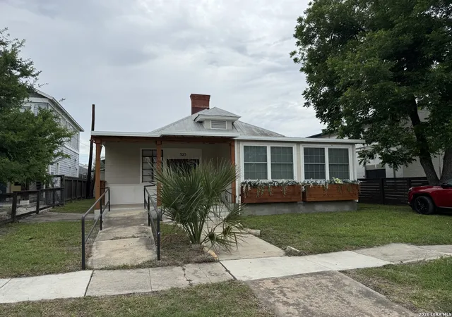Homes for sale in San Antonio, TX | 325 E Locust, San Antonio, TX 78212 | MLS# 1931289