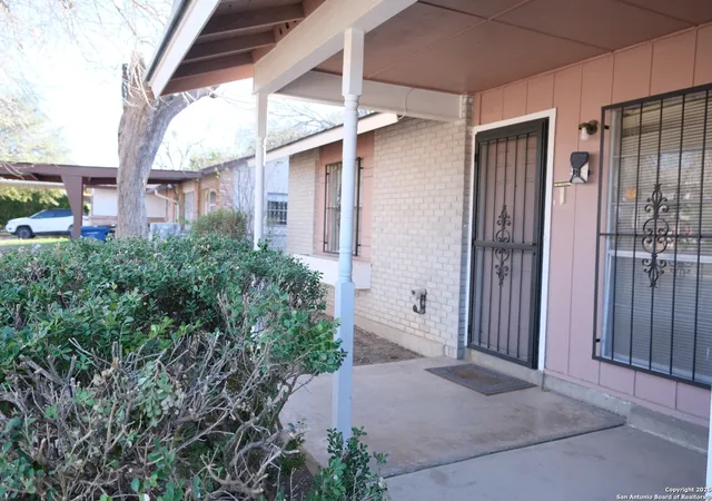 Photo 3 of Single family home for sale at 4214 Parkwood Dr, San Antonio, TX 78218 | MLS# 1931308 | Listing updated on 2026-08-15