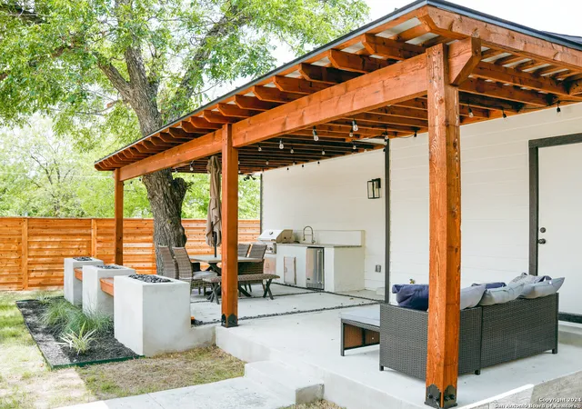 Photo 3 of Single family home for sale at 1215 Lamar, San Antonio, TX 78202 | MLS# 1931312 | Listing updated on 2026-03-31