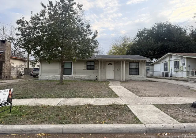 Photo 3 of Sale Pending at 350 W Dickson, San Antonio, TX 78214 | MLS# 1931332 | Listing updated on 2026-01-04