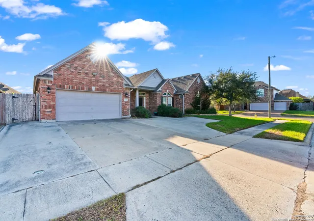 Photo 3 of Single family home for sale at 6101 Greenough Ct, Corpus Christi, TX 78414 | MLS# 1931340 | Listing updated on 2026-03-07