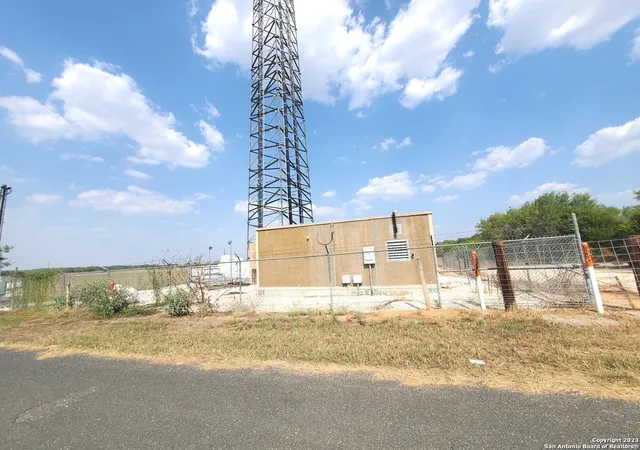 13th image of 18996 Frank Hoffman Rd, Von Ormy, TX 78073 | MLS# 1931431