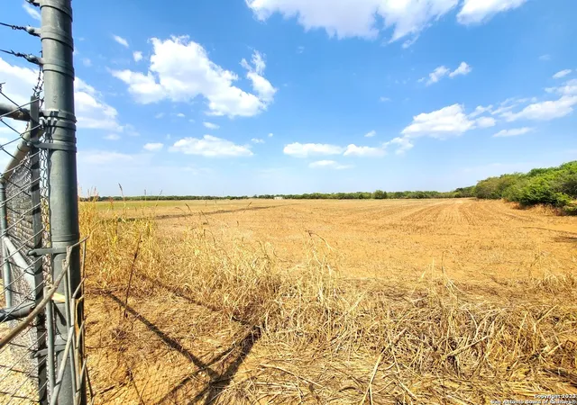 2nd image of 18996 Frank Hoffman Rd, Von Ormy, TX 78073 | MLS# 1931431