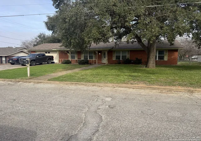 Photo 1 of Single family home for sale at 922 Wilshire, Pleasanton, TX 78064 | MLS# 1931434 | Listing updated on 2026-04-03