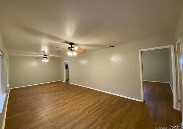 Photo 3 of Single family home for sale at 922 Wilshire, Pleasanton, TX 78064 | MLS# 1931434 | Listing updated on 2026-04-03