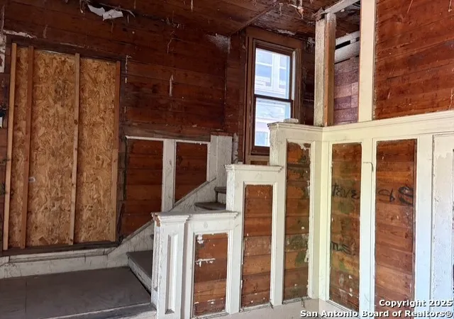 Listing Photo 4 - Condo for sale in building located at 717 E Euclid, San Antonio, TX 78212