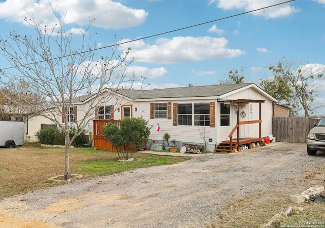 4th image of 1123 Debbie, Marion, TX 78124 | MLS# 1931623