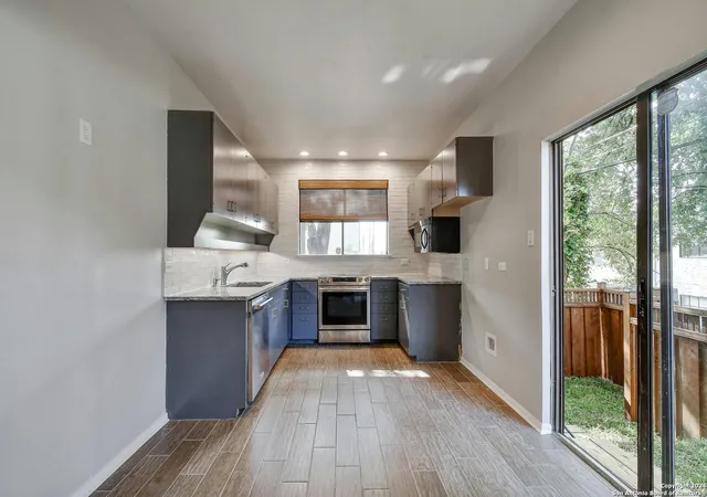 Listing Photo 5 - Condo for sale in building located at 143 Terrell Rd 1/2, San Antonio, TX 78209 - Unit #1/2