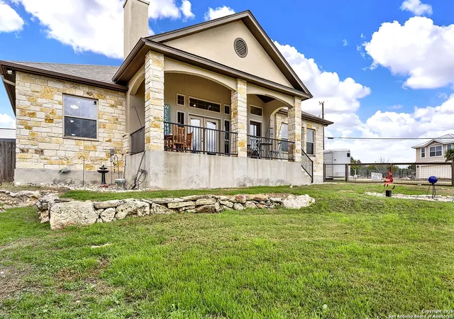 Photo 3 of Single family home for sale at 543 Airline, Canyon Lake, TX 78133 | MLS# 1931867 | Listing updated on 2026-01-17
