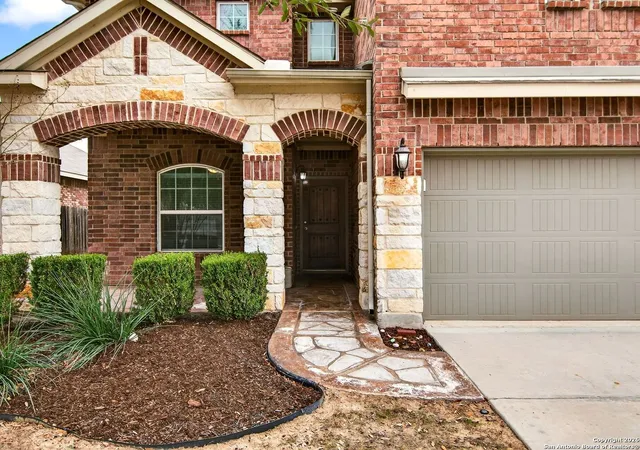 Photo 2 of Sale Pending at 425 Timber Crk Dr, Cibolo, TX 78108 | MLS# 1931981 | Listing updated on 2026-03-15