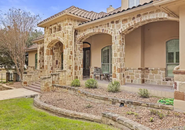 Photo 3 of Sale Pending at 9620 Trophy Oaks, San Antonio, TX 78266 | MLS# 1932069 | Listing updated on 2026-01-20