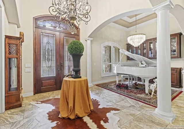 Photo 3 of Sale Pending at 9620 Trophy Oaks, San Antonio, TX 78266 | MLS# 1932069 | Listing updated on 2026-01-20