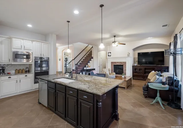 Photo 4 of Single family home for sale at 113 Canyon Circle, Boerne, TX 78015 | MLS# 1932075 | Listing updated on 2026-03-09