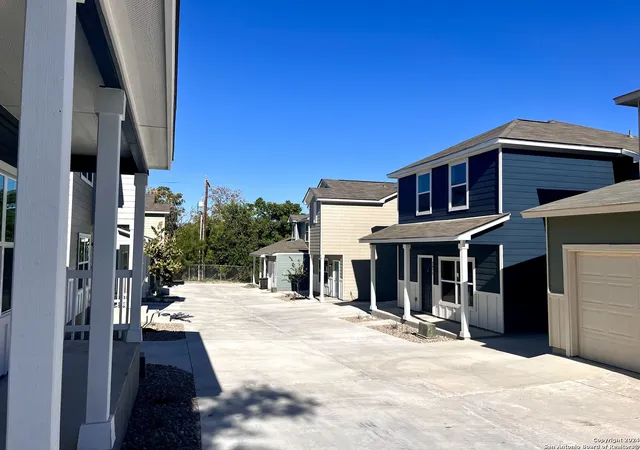 Photo 3 of Single family home for sale at 2075 Silver Oak Dr, San Antonio, TX 78213 | MLS# 1932101 | Listing updated on 2026-03-07