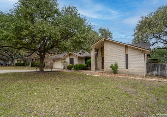 Photo 4 of Sale Pending at 2131 Oak Wild, San Antonio, TX 78219 | MLS# 1932149 | Listing updated on 2026-04-05