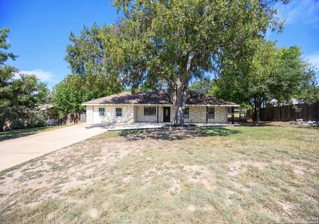 Photo 1 of Sale Pending at 1716 Silver Saddle, Kerrville, TX 78028 | MLS# 1932150 | Listing updated on 2026-02-06