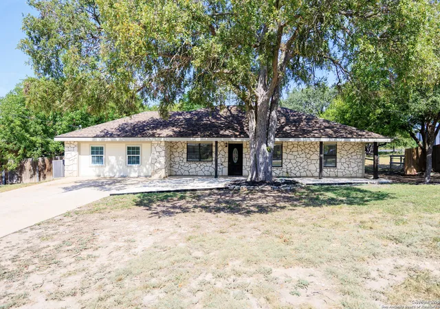 Photo 3 of Sale Pending at 1716 Silver Saddle, Kerrville, TX 78028 | MLS# 1932150 | Listing updated on 2026-02-06