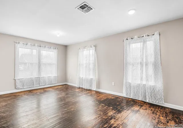 Photo 4 of Sale Pending at 307 Jennings, San Antonio, TX 78225 | MLS# 1932218 | Listing updated on 2026-02-11