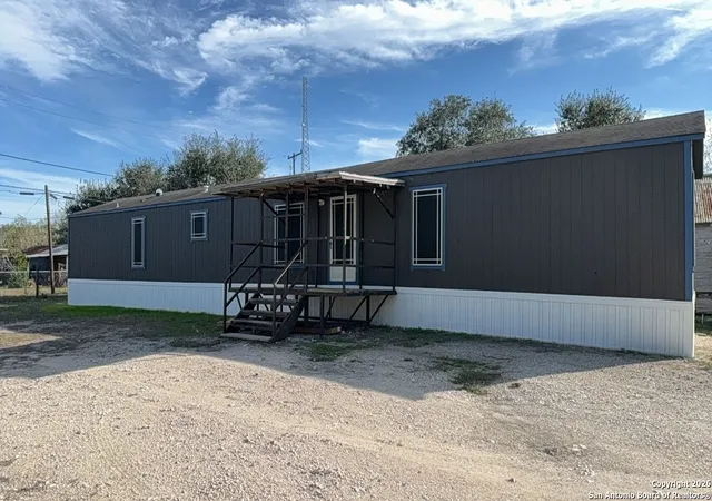 2nd image of 316 Simmons, Aguadulce, TX 78330 | MLS# 1932228