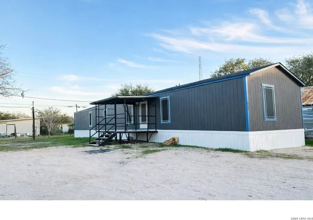 1st image of 316 Simmons, Aguadulce, TX 78330 | MLS# 1932228