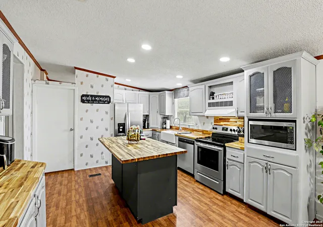 4th image of 1438 Country, Marion, TX 78124 | MLS# 1932237