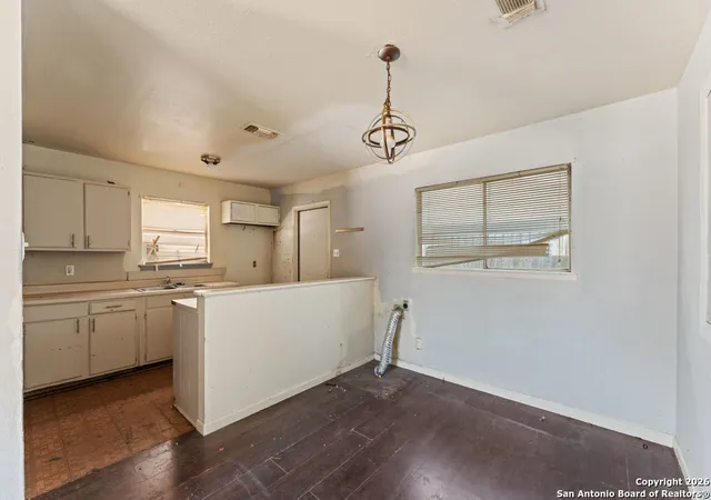 Photo 4 of Sale Pending at 6614 Brownleaf St, San Antonio, TX 78227 | MLS# 1932314 | Listing updated on 2026-01-16