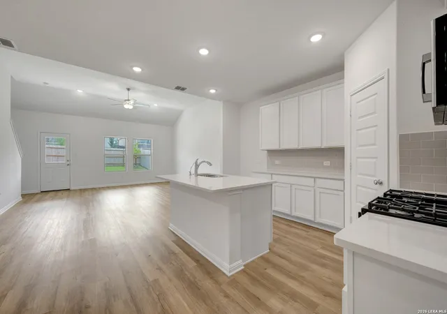 Photo 4 of Single family home for sale at 6220 Medina Oasis, San Antonio, TX 78245 | MLS# 1932321 | Listing updated on 2026-08-18