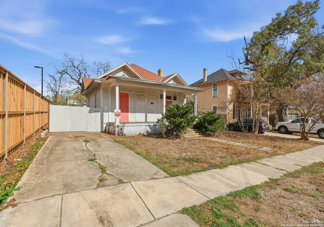 Photo 3 of Single family home for sale at 405 Laurel, San Antonio, TX 78212 | MLS# 1932356 | Listing updated on 2026-03-27