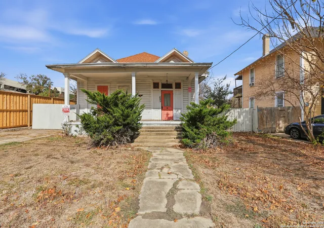 Photo 3 of Single family home for sale at 405 Laurel, San Antonio, TX 78212 | MLS# 1932356 | Listing updated on 2026-03-27