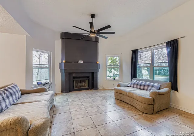 5th image of 10011 Sugarloaf Dr, San Antonio, TX 78245 | MLS# 1932384