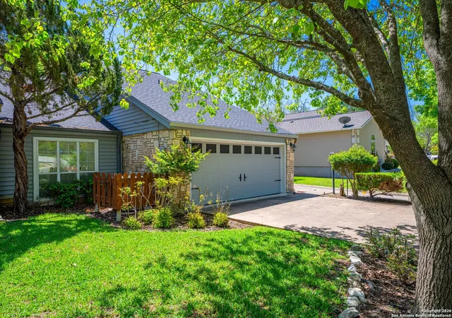 Photo 3 of Sale Pending at 530 Sand Bnd, Kerrville, TX 78028 | MLS# 1932396 | Listing updated on 2026-05-14