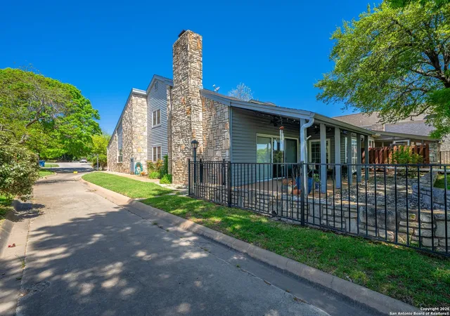 Photo 3 of Sale Pending at 530 Sand Bnd, Kerrville, TX 78028 | MLS# 1932396 | Listing updated on 2026-05-14