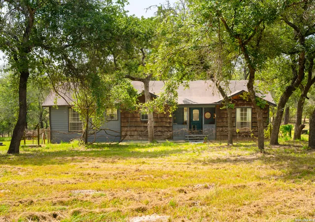 Homes for sale in La Vernia, TX | 119 Post Oak Rd, La Vernia, TX 78121 | MLS# 1932406